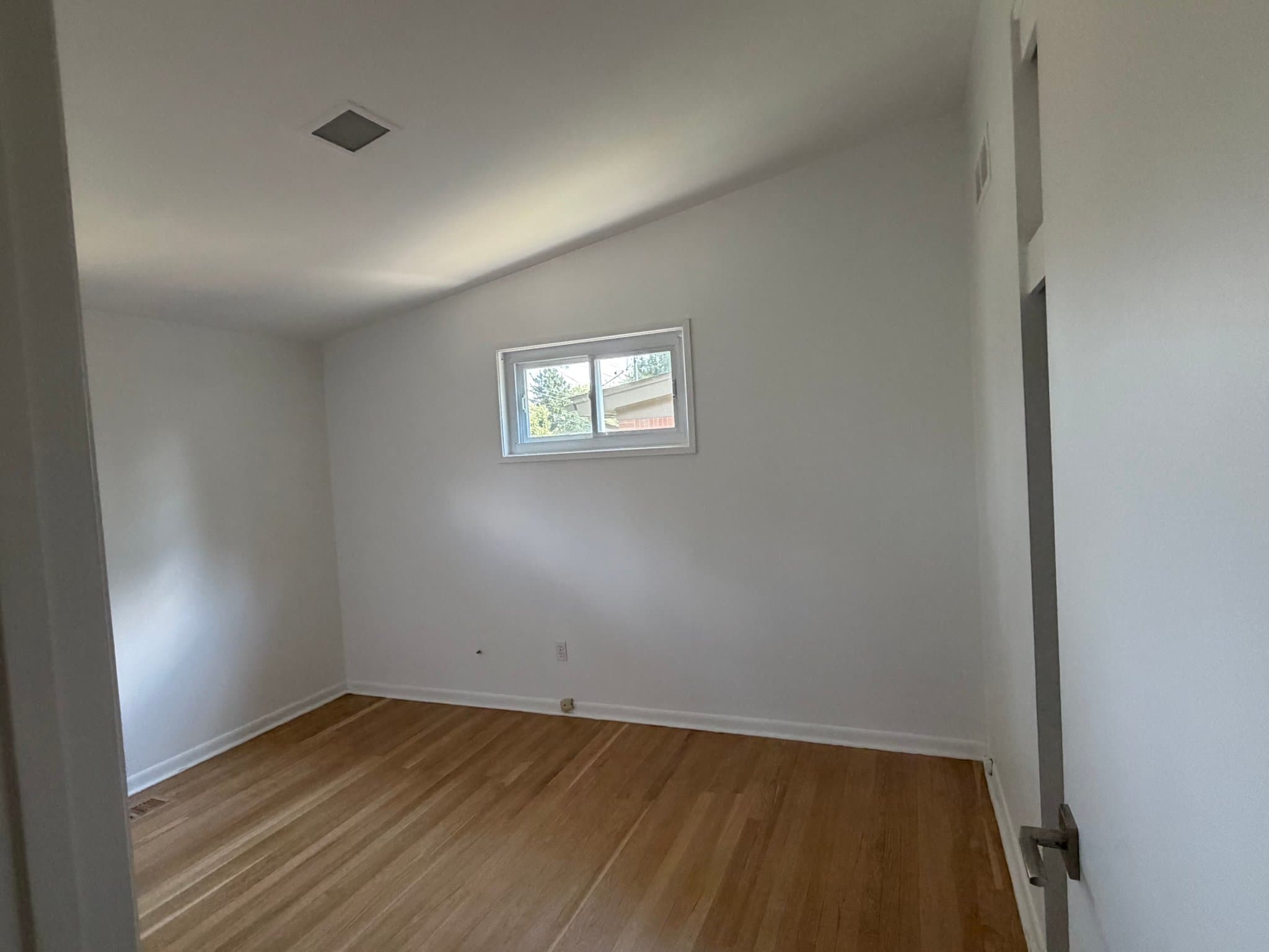 Troy House: 878 Brooklawn Dr