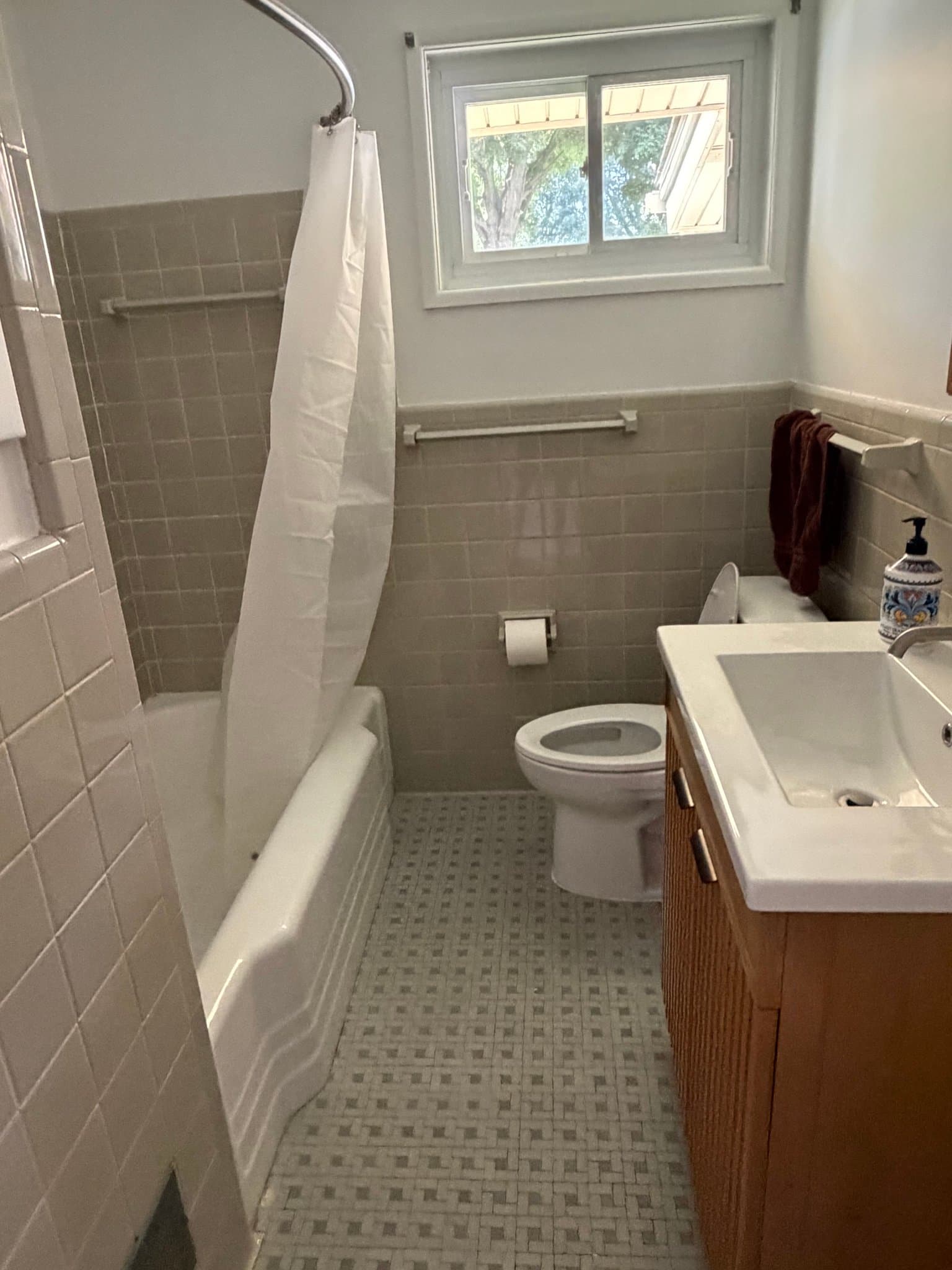 Troy House: 878 Brooklawn Dr