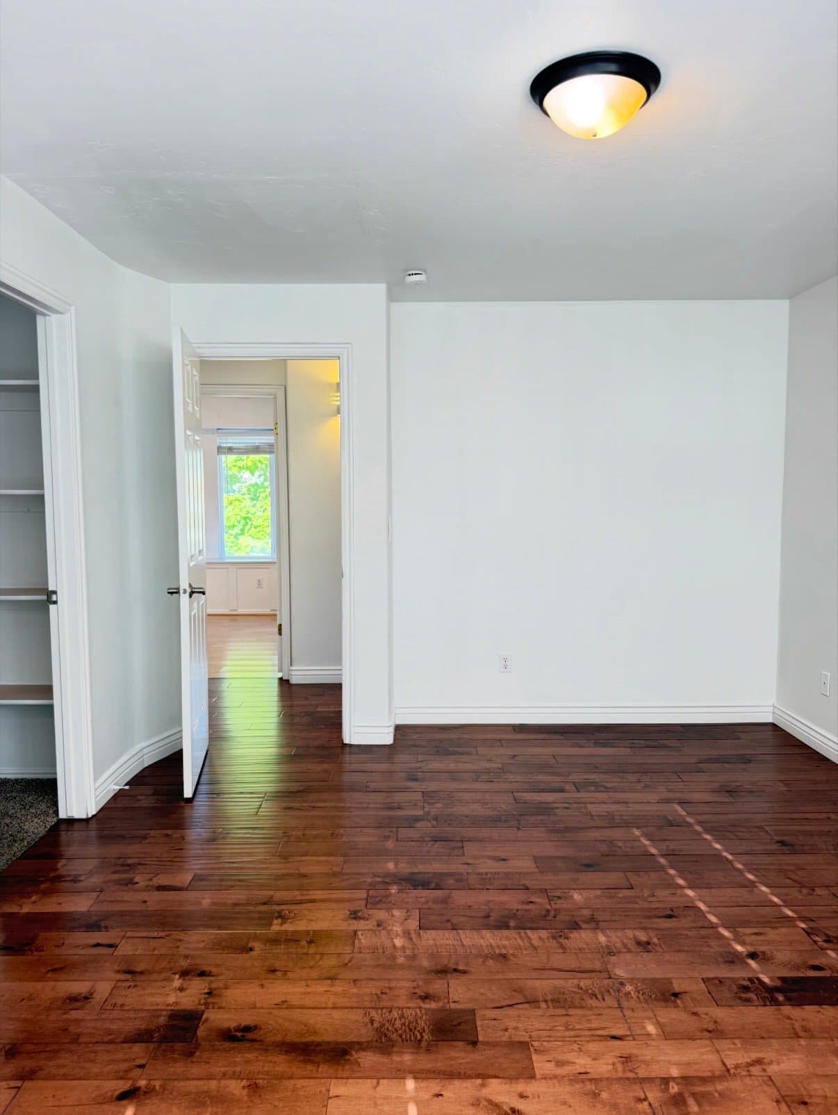 Murray House: 4624 S Quiet Cir