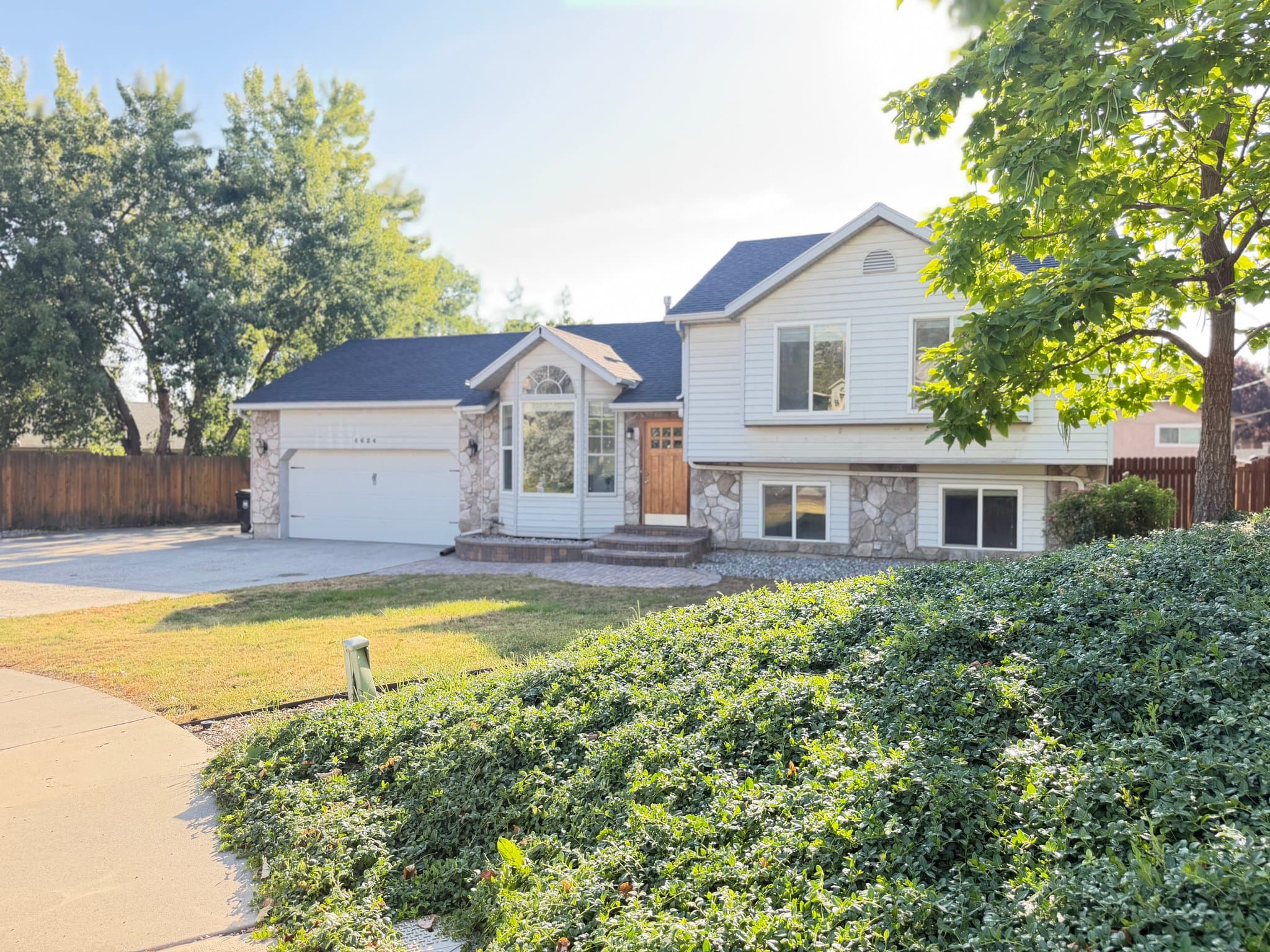Murray House: 4624 S Quiet Cir