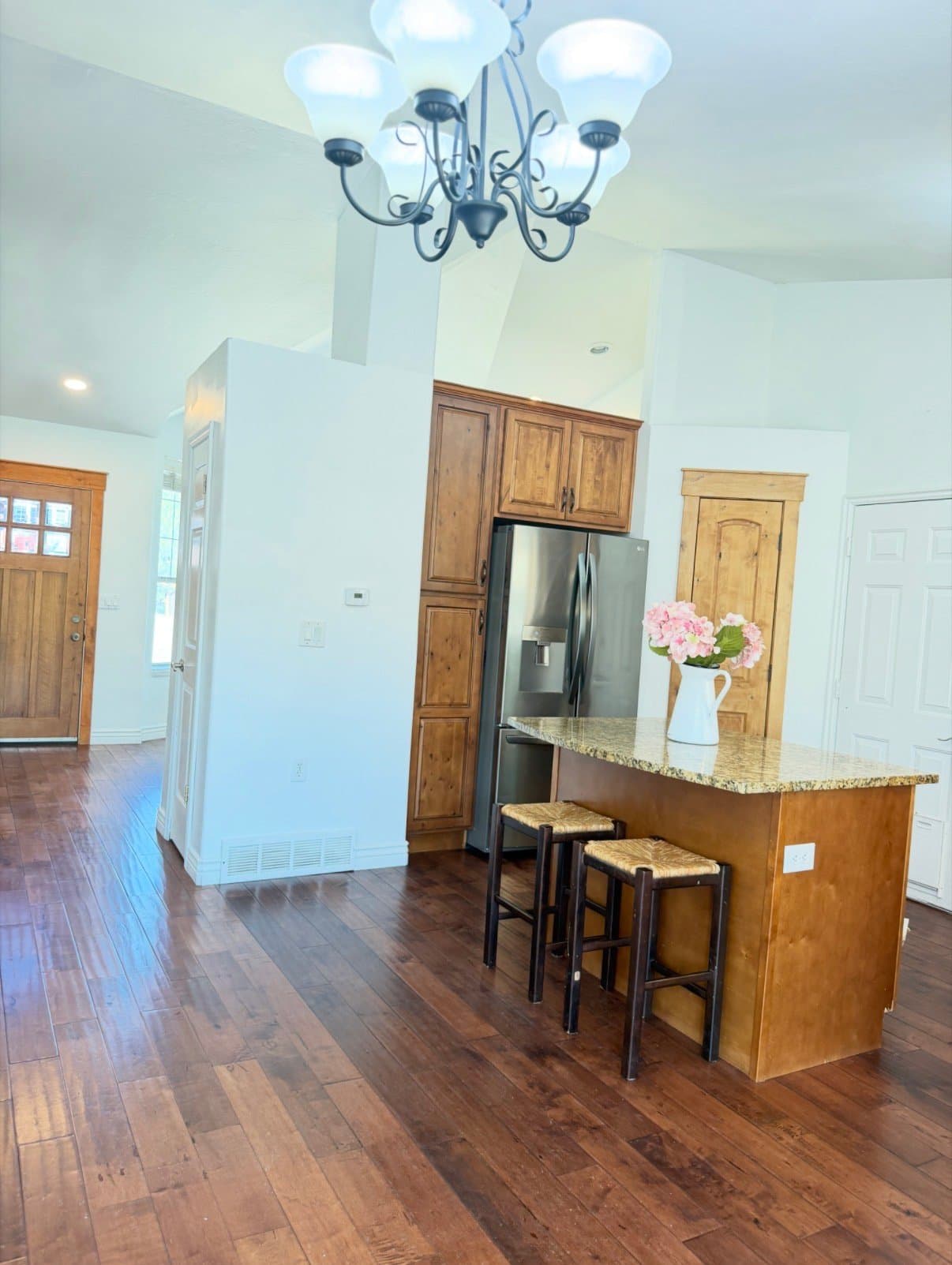 Murray House: 4624 S Quiet Cir