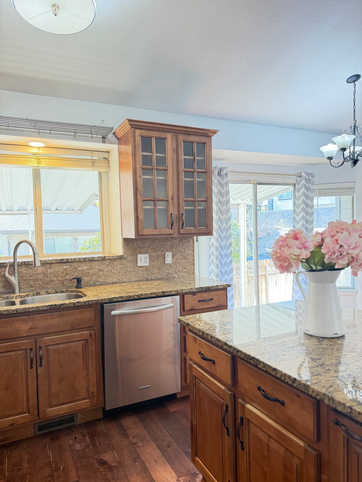 Murray House: 4624 S Quiet Cir