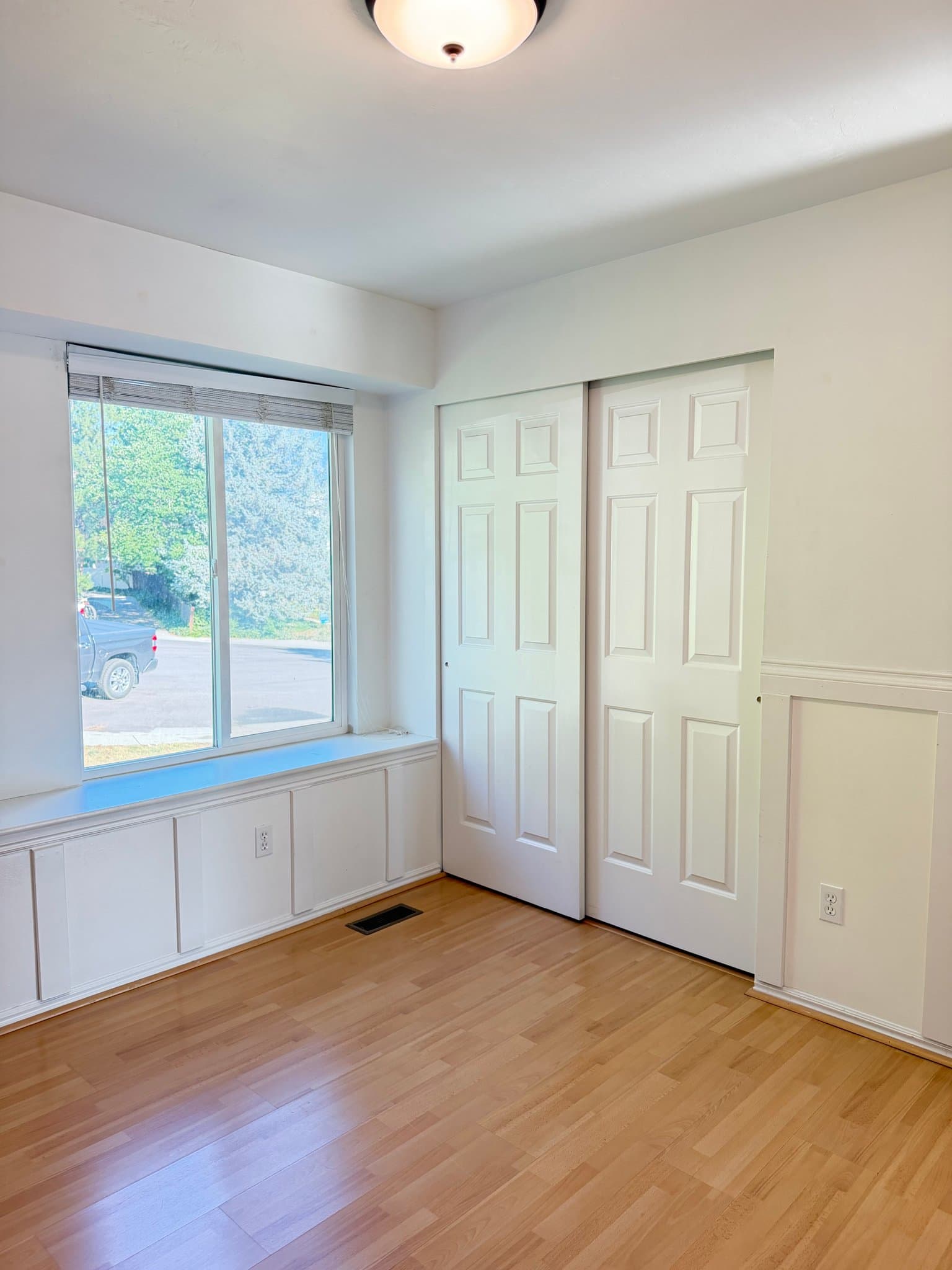 Murray House: 4624 S Quiet Cir