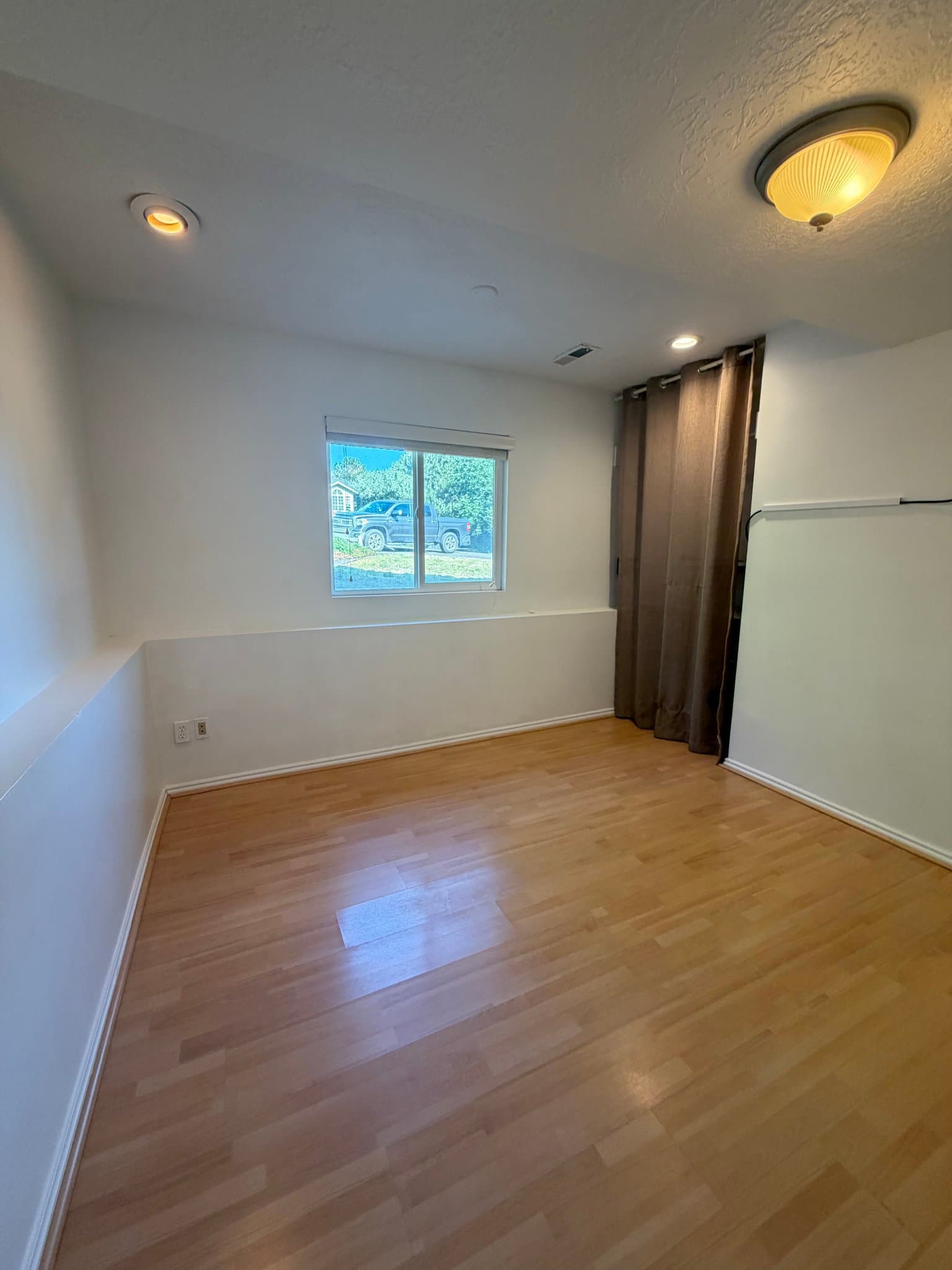 Murray House: 4624 S Quiet Cir