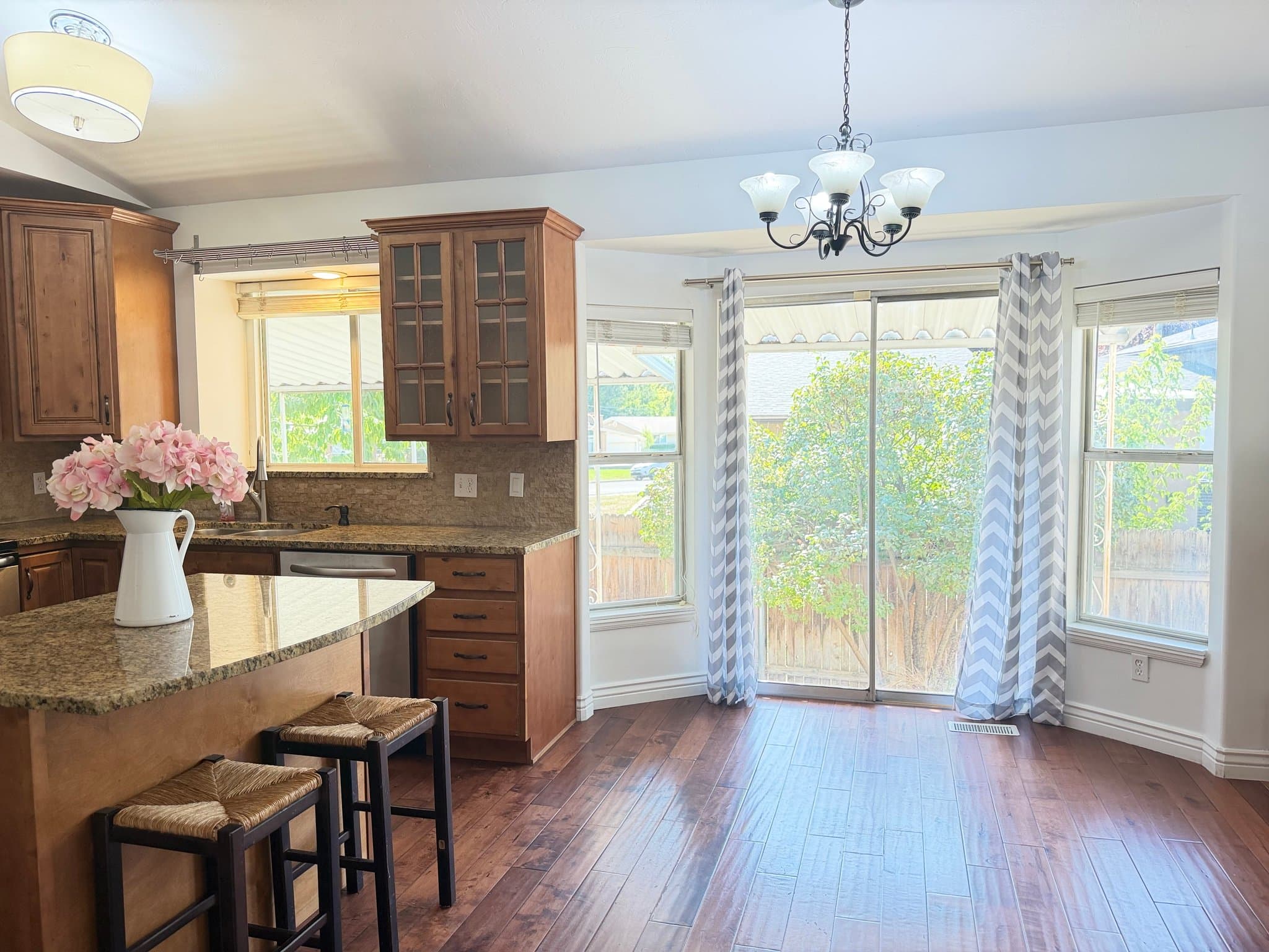 Murray House: 4624 S Quiet Cir