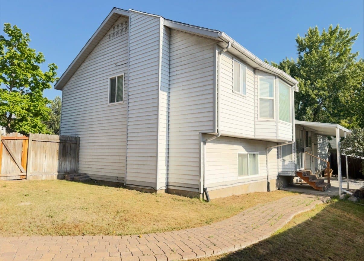 Murray House: 4624 S Quiet Cir