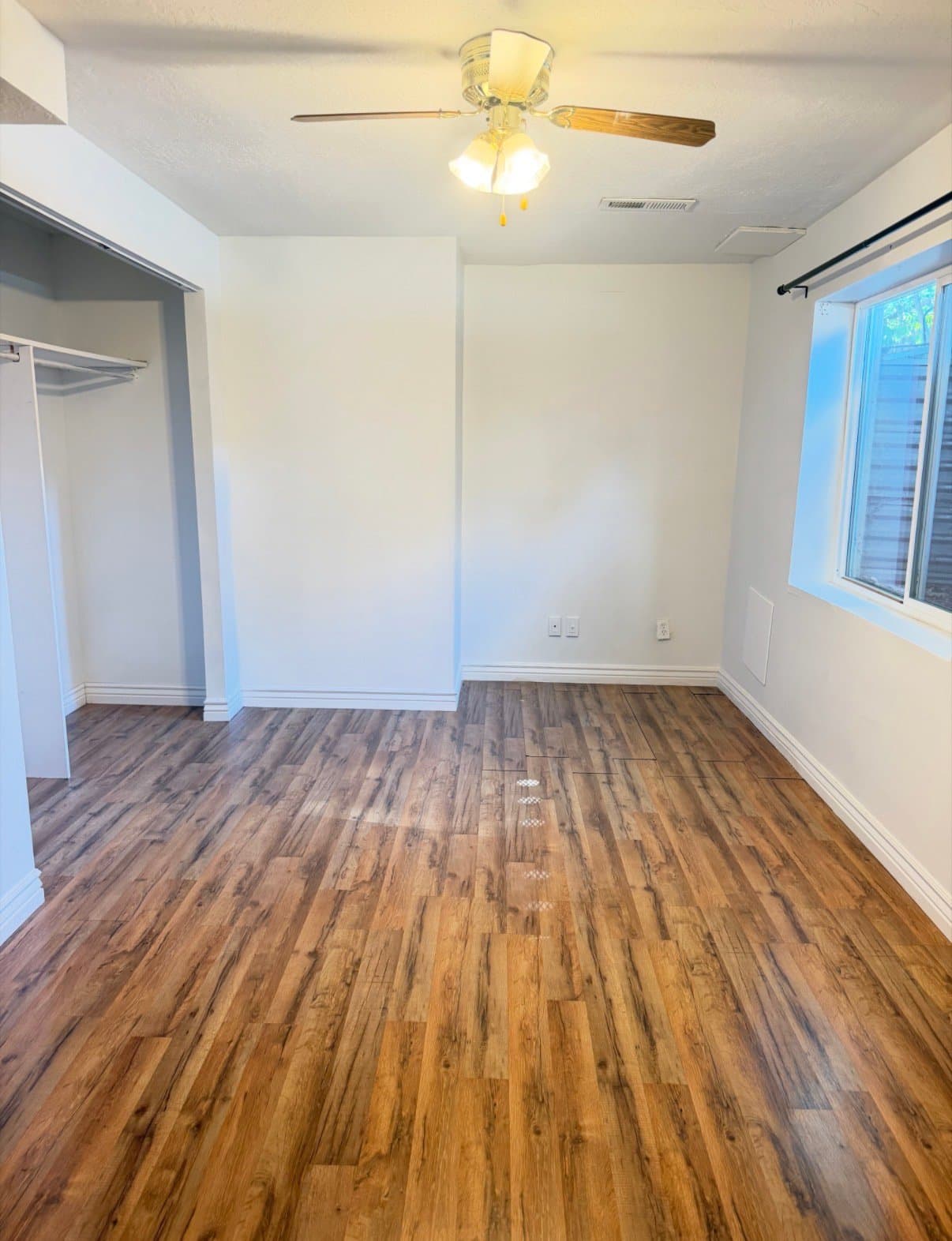 Murray House: 4624 S Quiet Cir