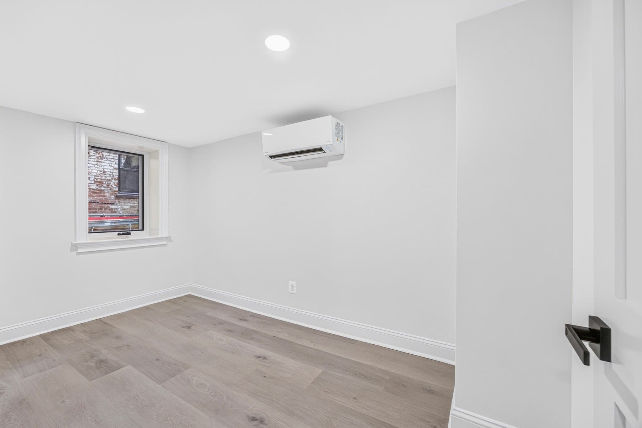 Washington Apartment: 311 East Capitol St. SE