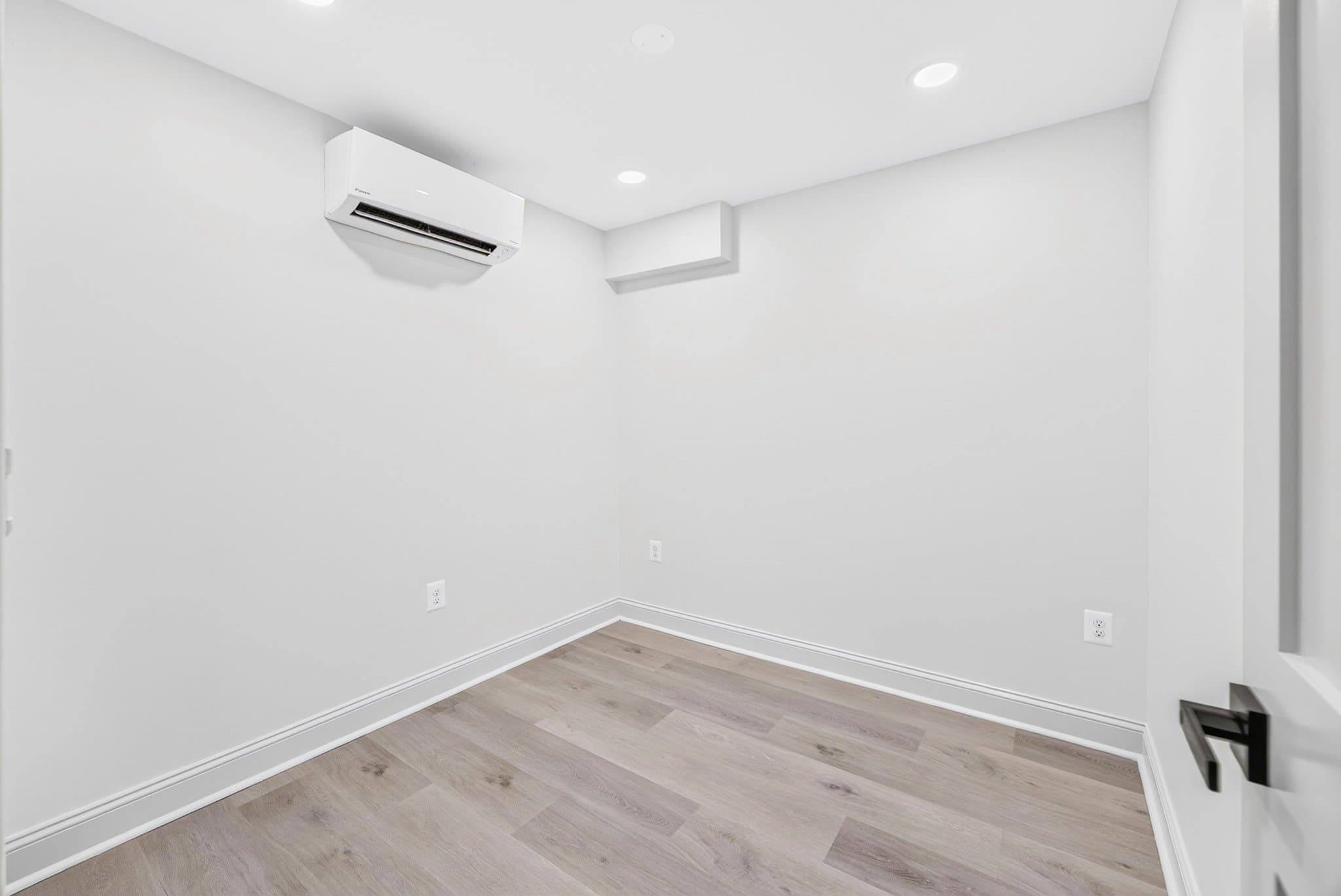 Washington Apartment: 311 East Capitol St. SE