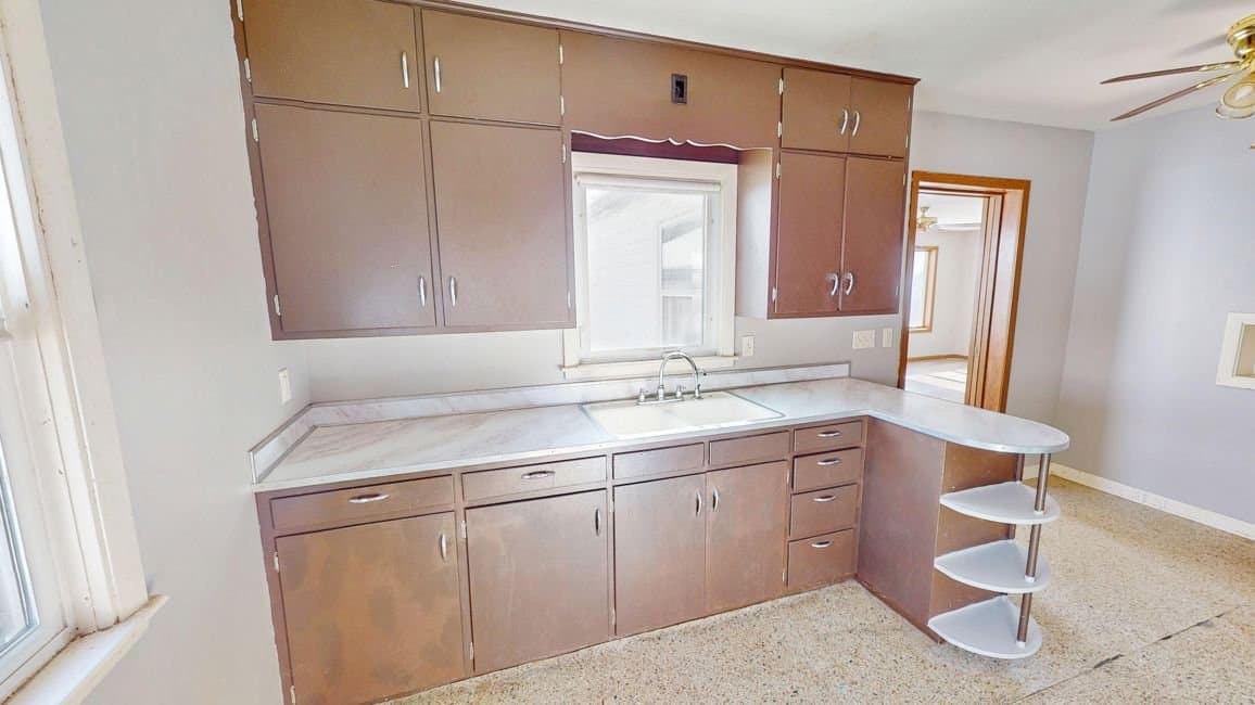 Paullina House: 409 W Bertha St