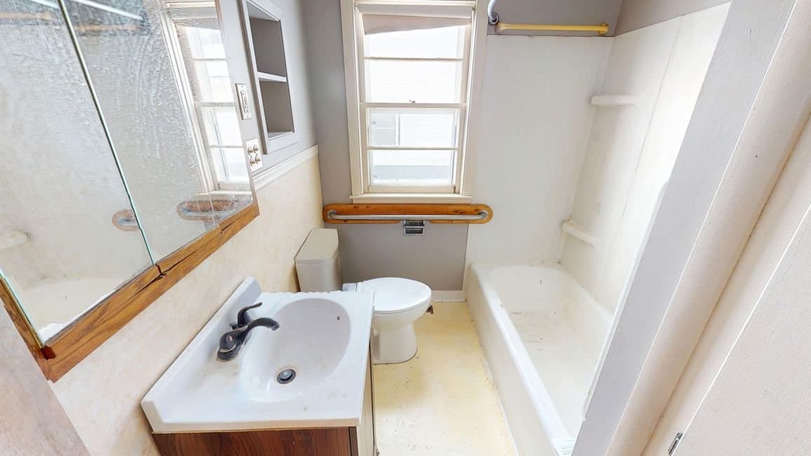 Paullina House: 409 W Bertha St