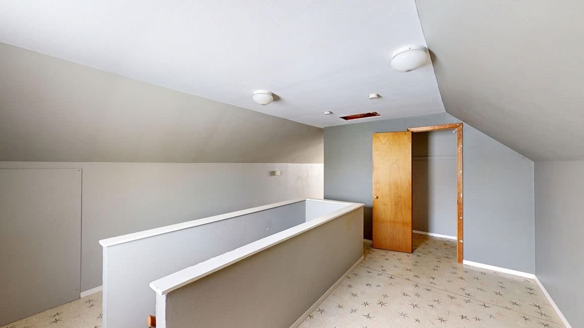 Paullina House: 409 W Bertha St