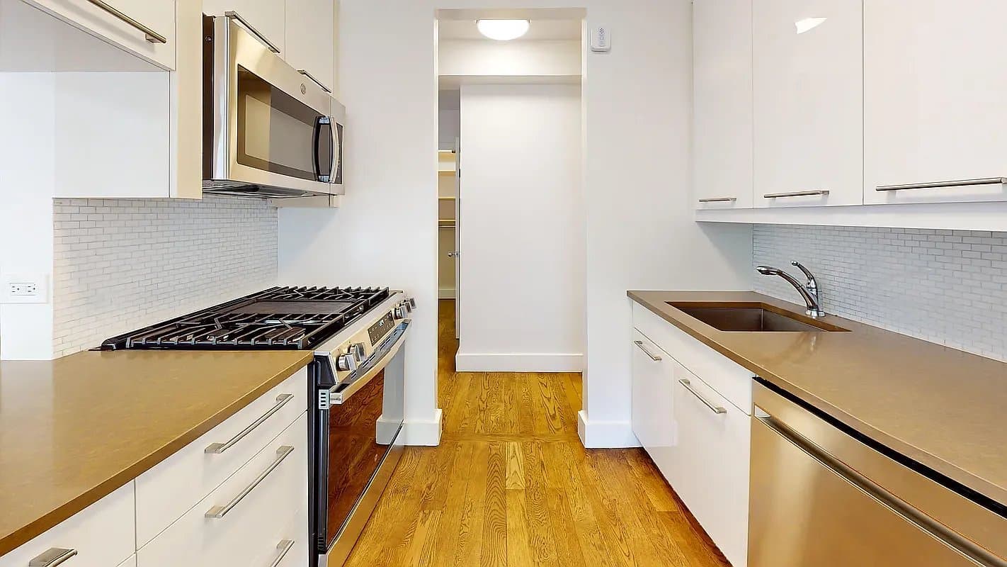 New York Apartment: 220 E 63rd St
