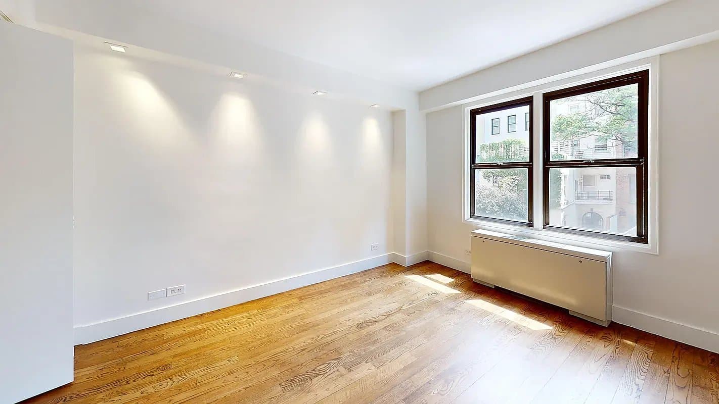 New York Apartment: 220 E 63rd St
