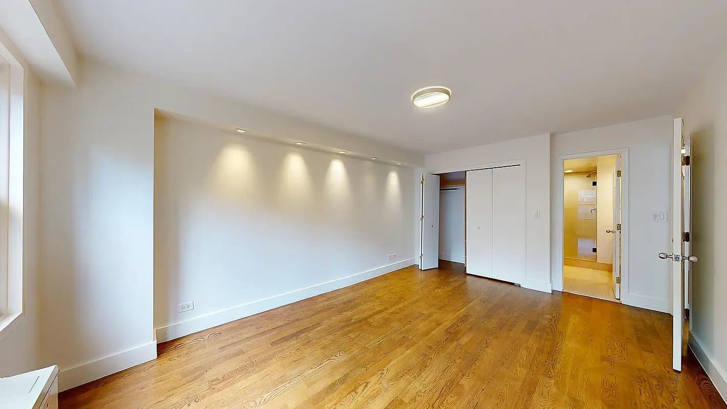 New York Apartment: 220 E 63rd St