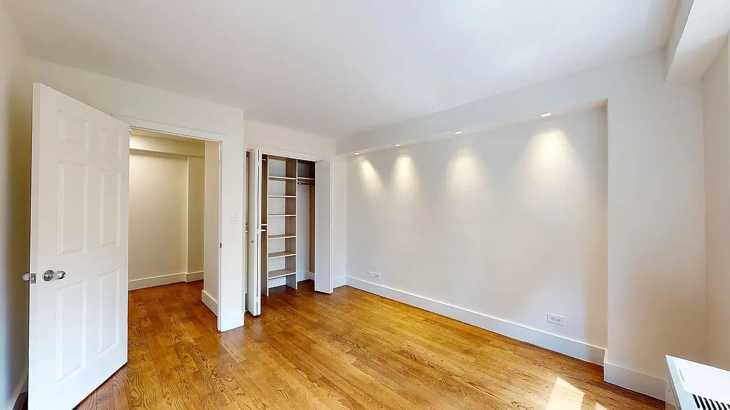 New York Apartment: 220 E 63rd St