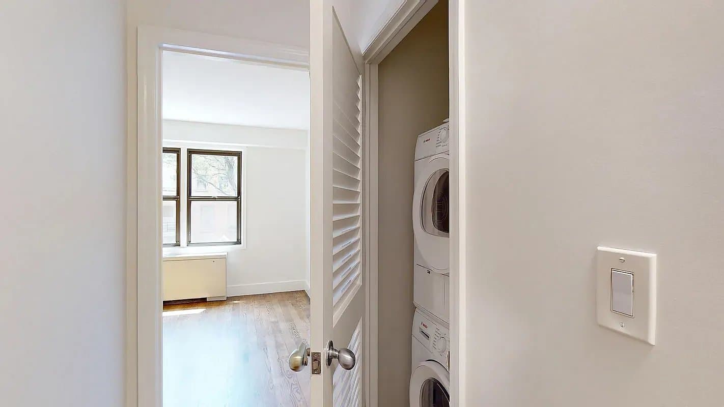 New York Apartment: 220 E 63rd St