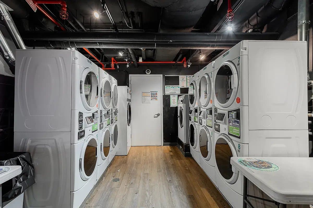 New York Apartment: 220 E 63rd St