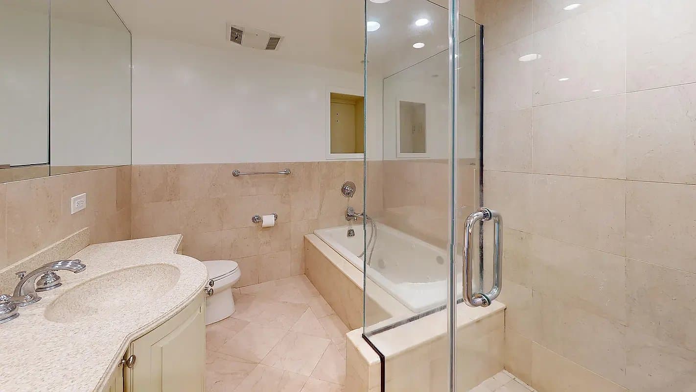 New York Apartment: 220 E 63rd St