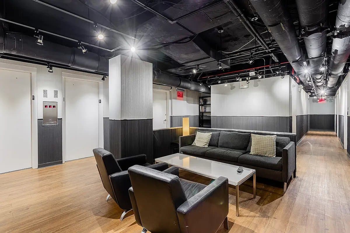 New York Apartment: 220 E 63rd St