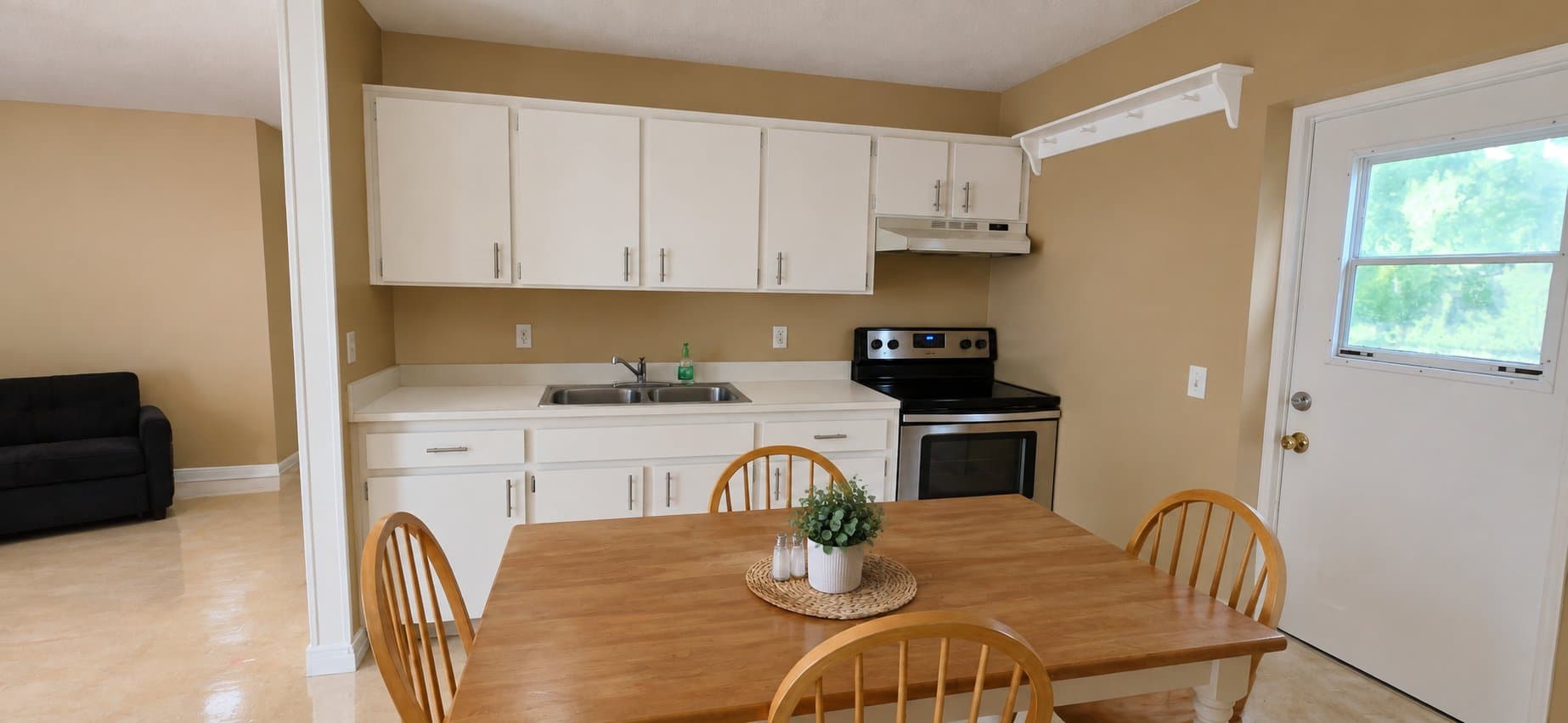 Tampa House: 1602 E Annona Ave