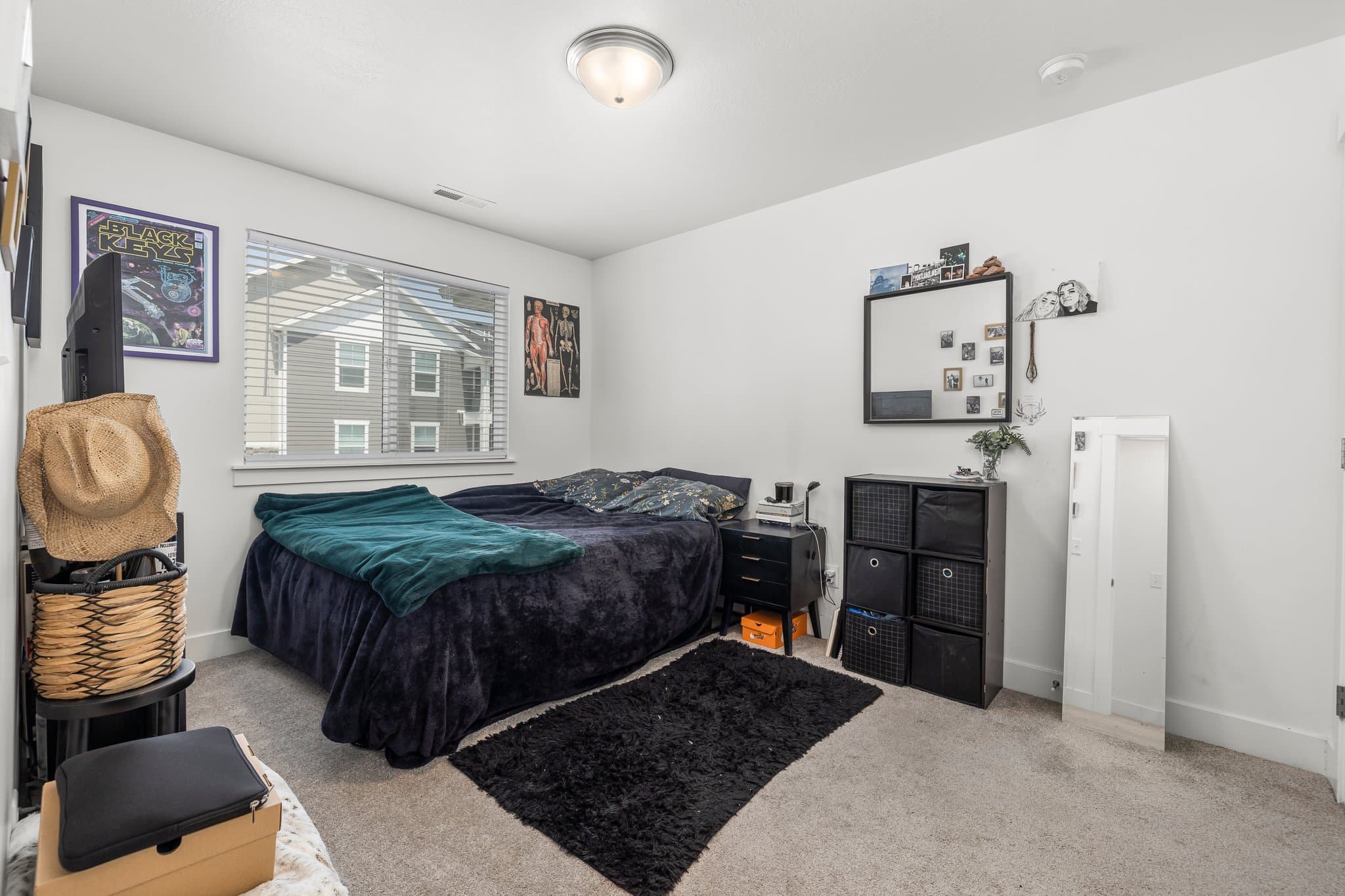 Vineyard Single Room: 317 W 410 N