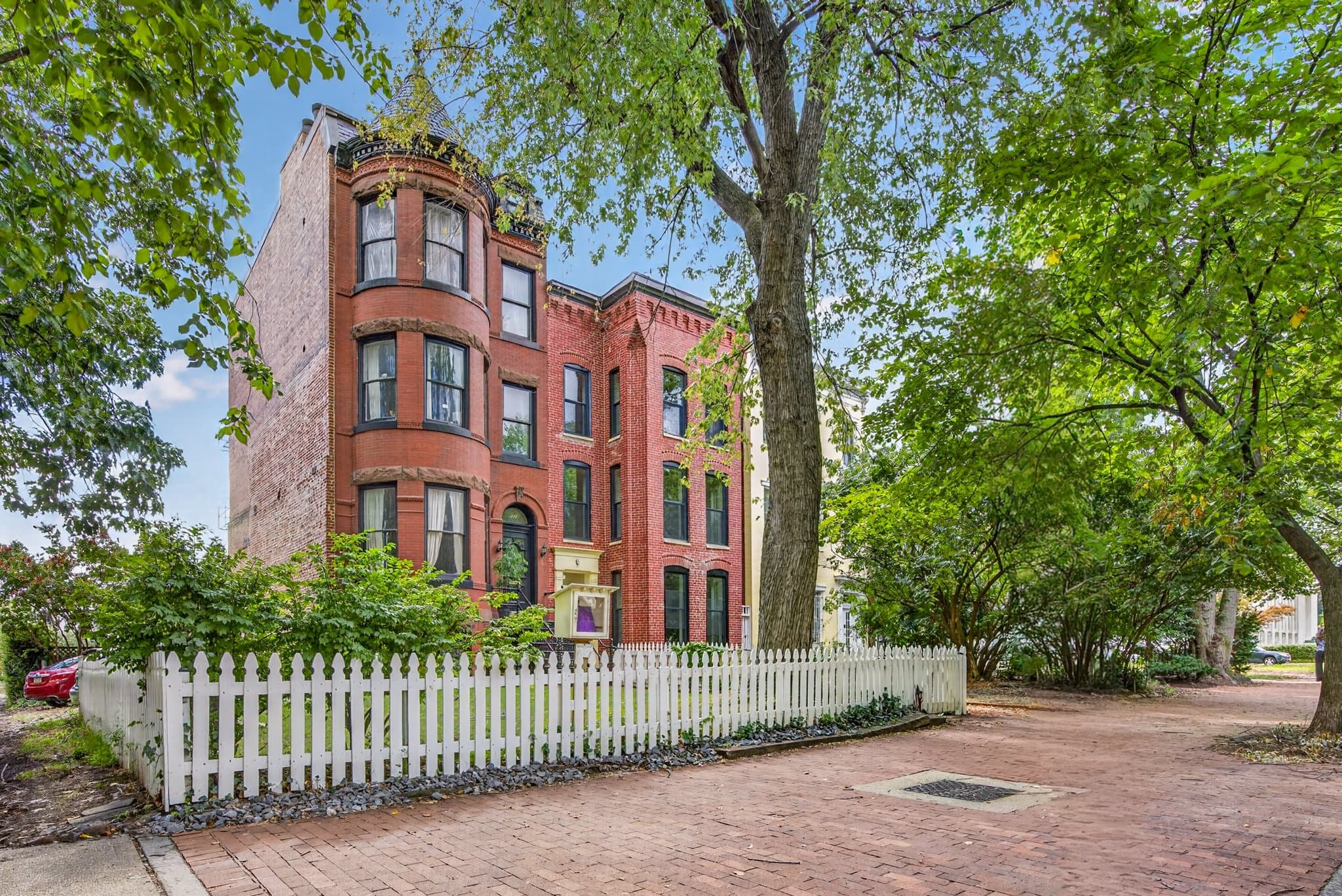 Washington Apartment: 311 East Capitol St. SE