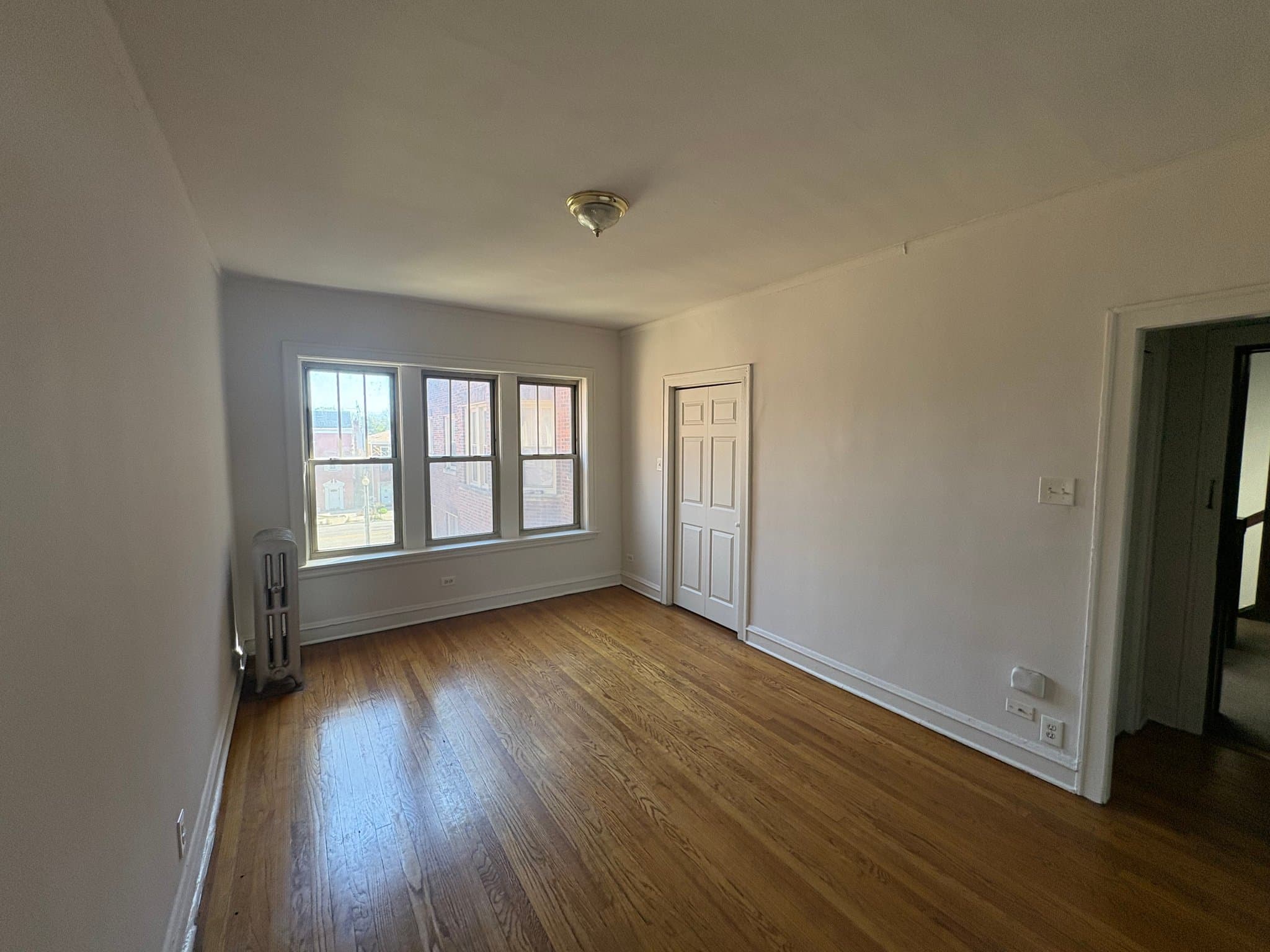 Oak Park Apartment: 822 S Austin