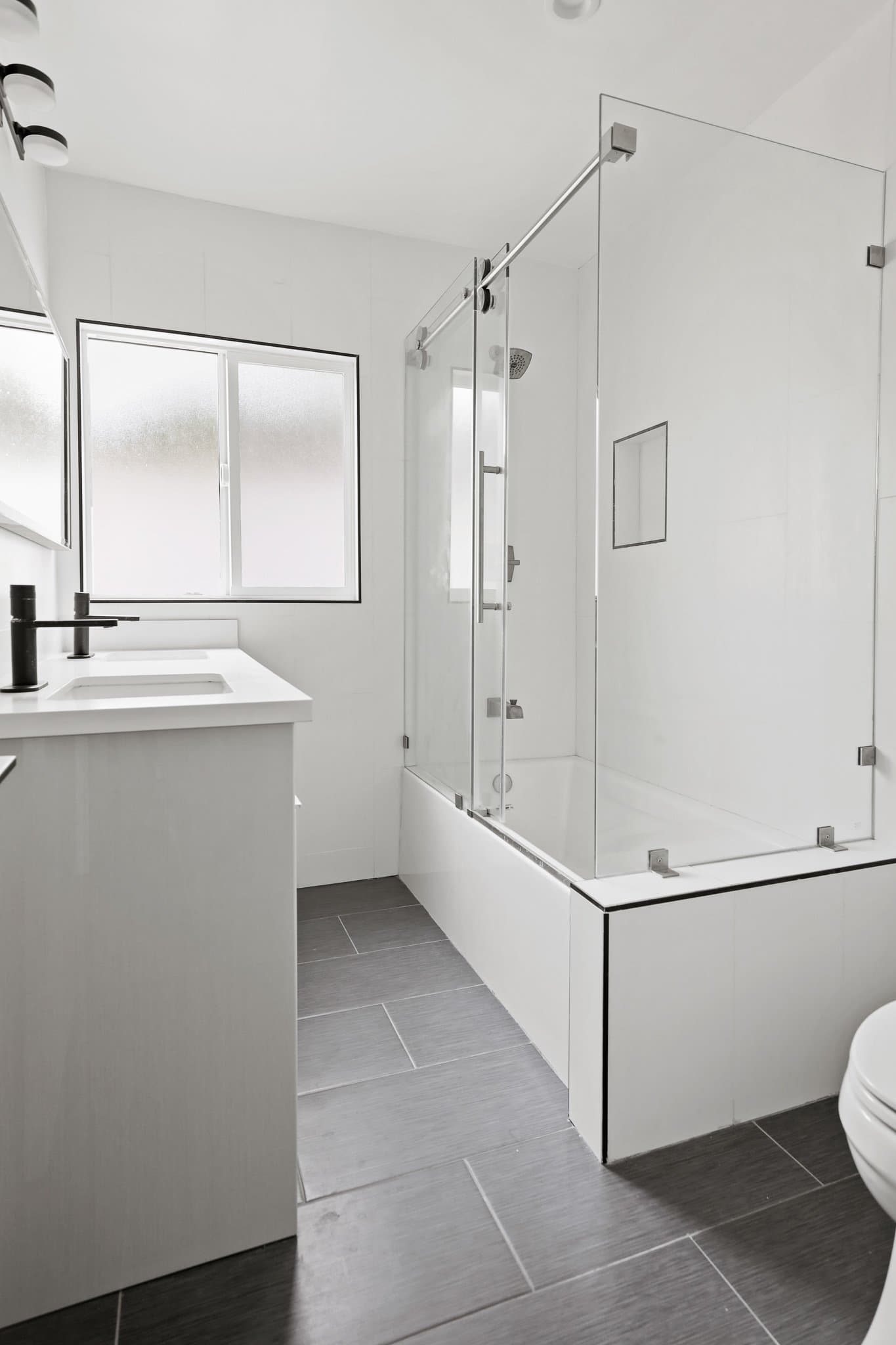 Los Angeles Apartment: 1486 Silver Lake Boulevard