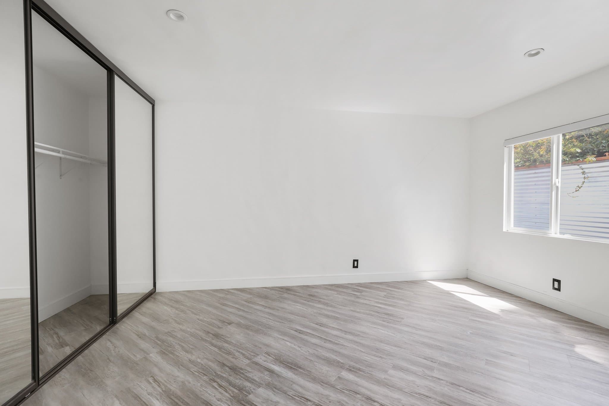 Los Angeles Apartment: 1486 Silver Lake Boulevard