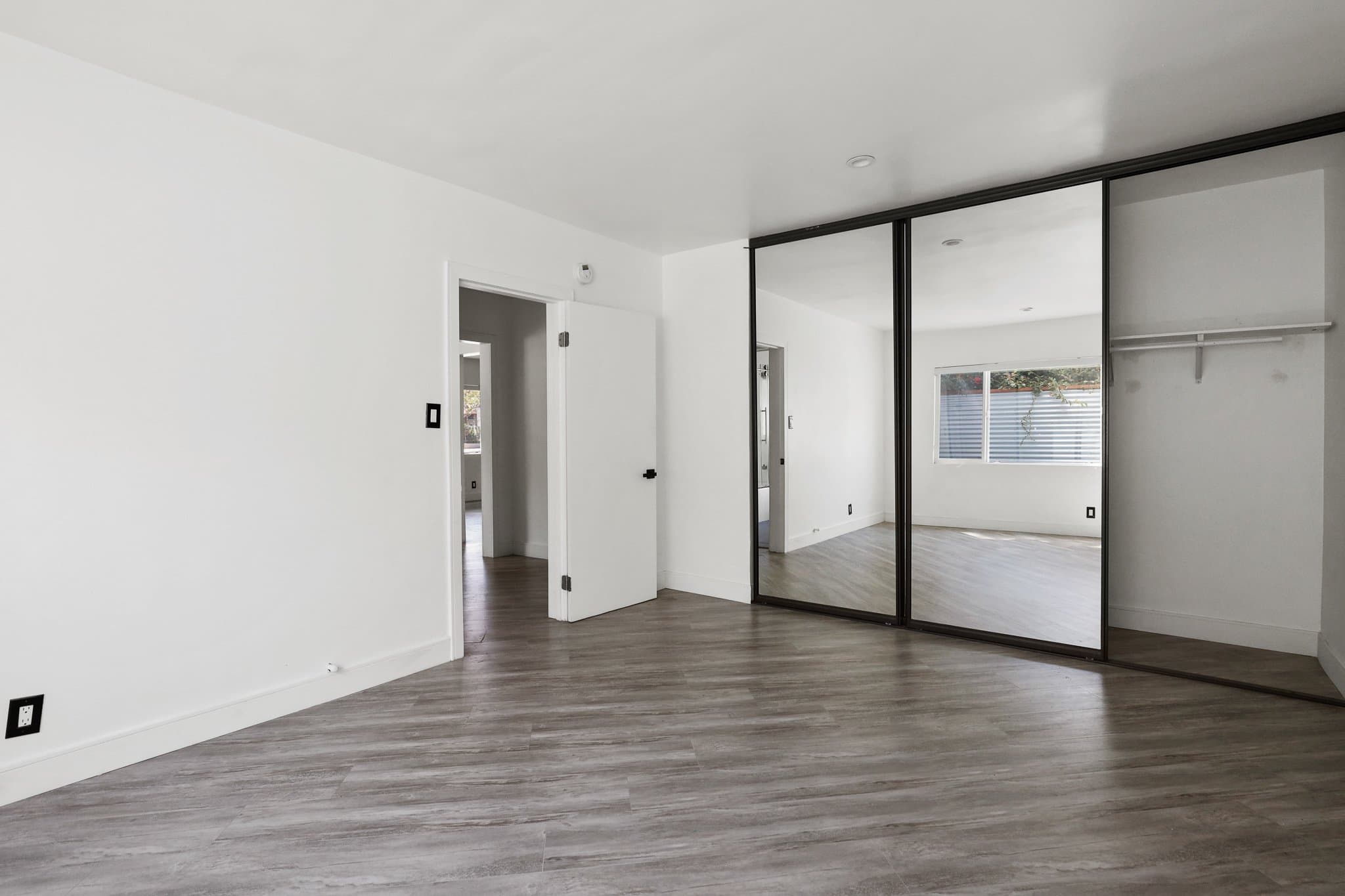 Los Angeles Apartment: 1486 Silver Lake Boulevard
