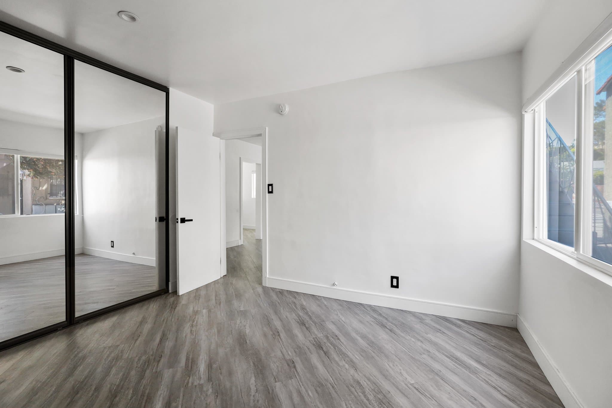 Los Angeles Apartment: 1486 Silver Lake Boulevard