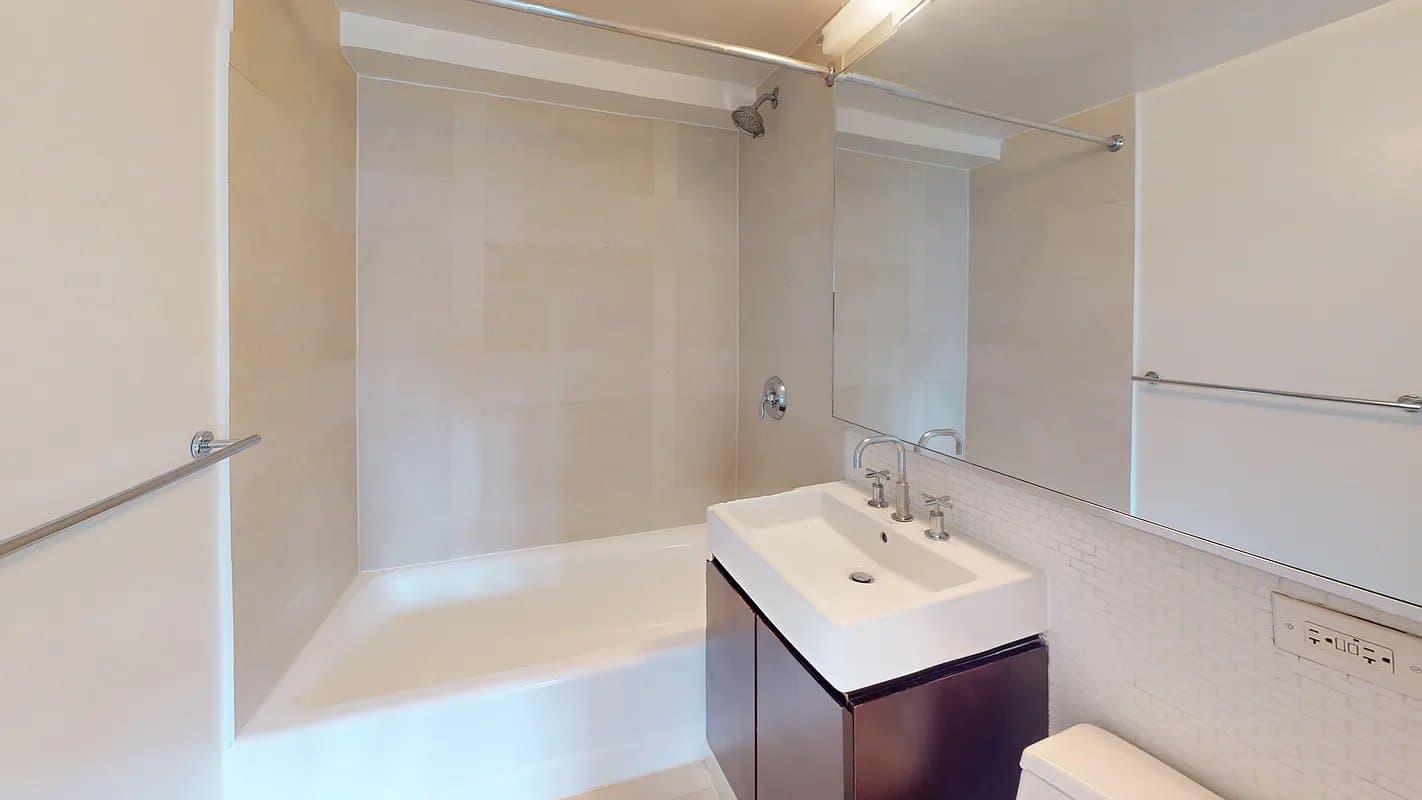 New York Apartment: 220 E 63rd St