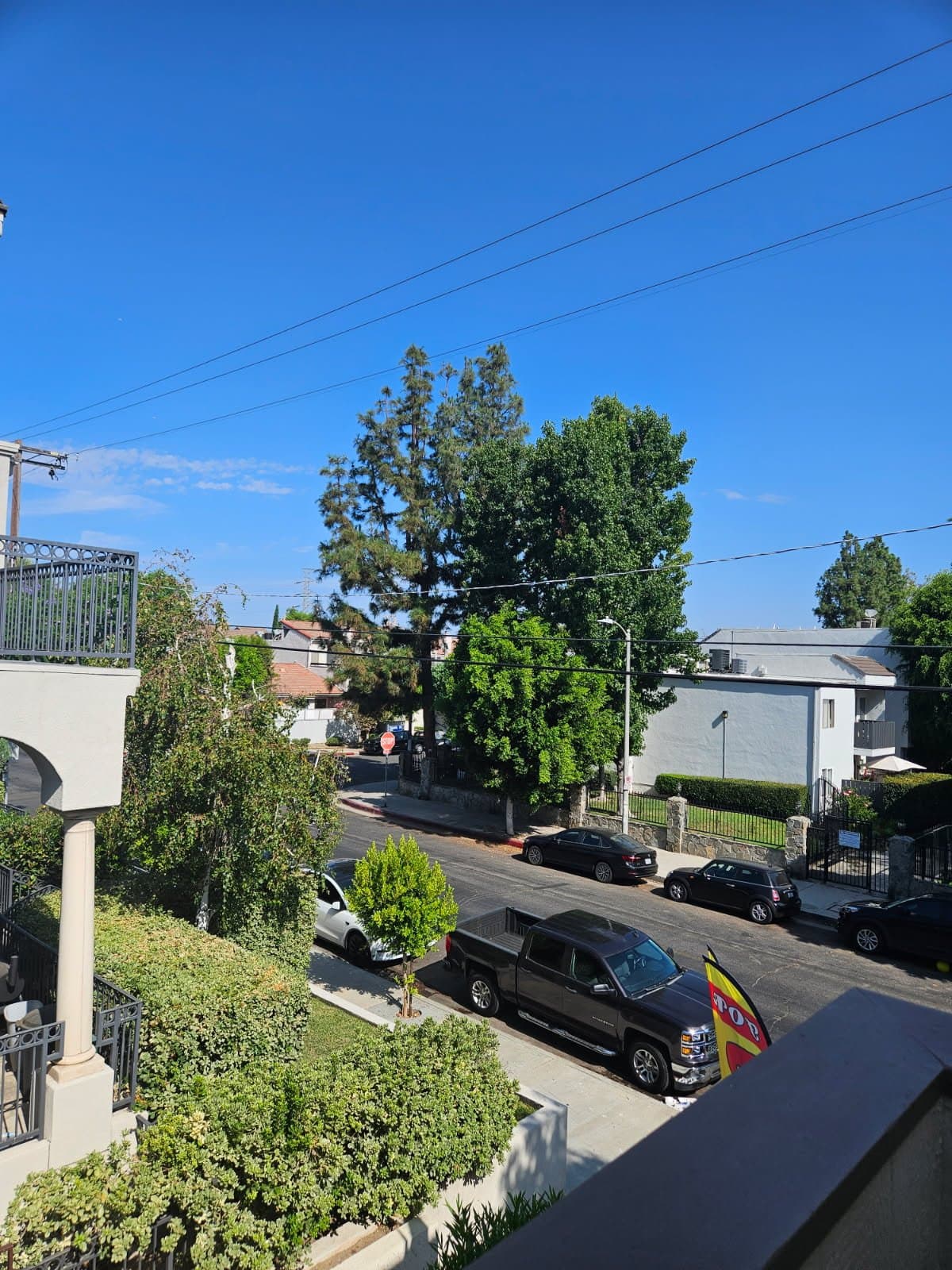 Tarzana Apartment: 18650 Hatteras