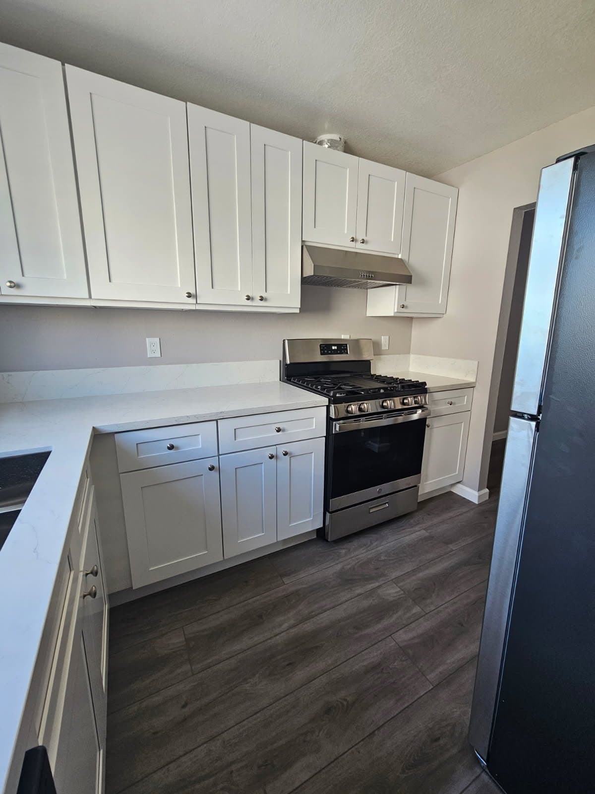 Tarzana Apartment: 18650 Hatteras