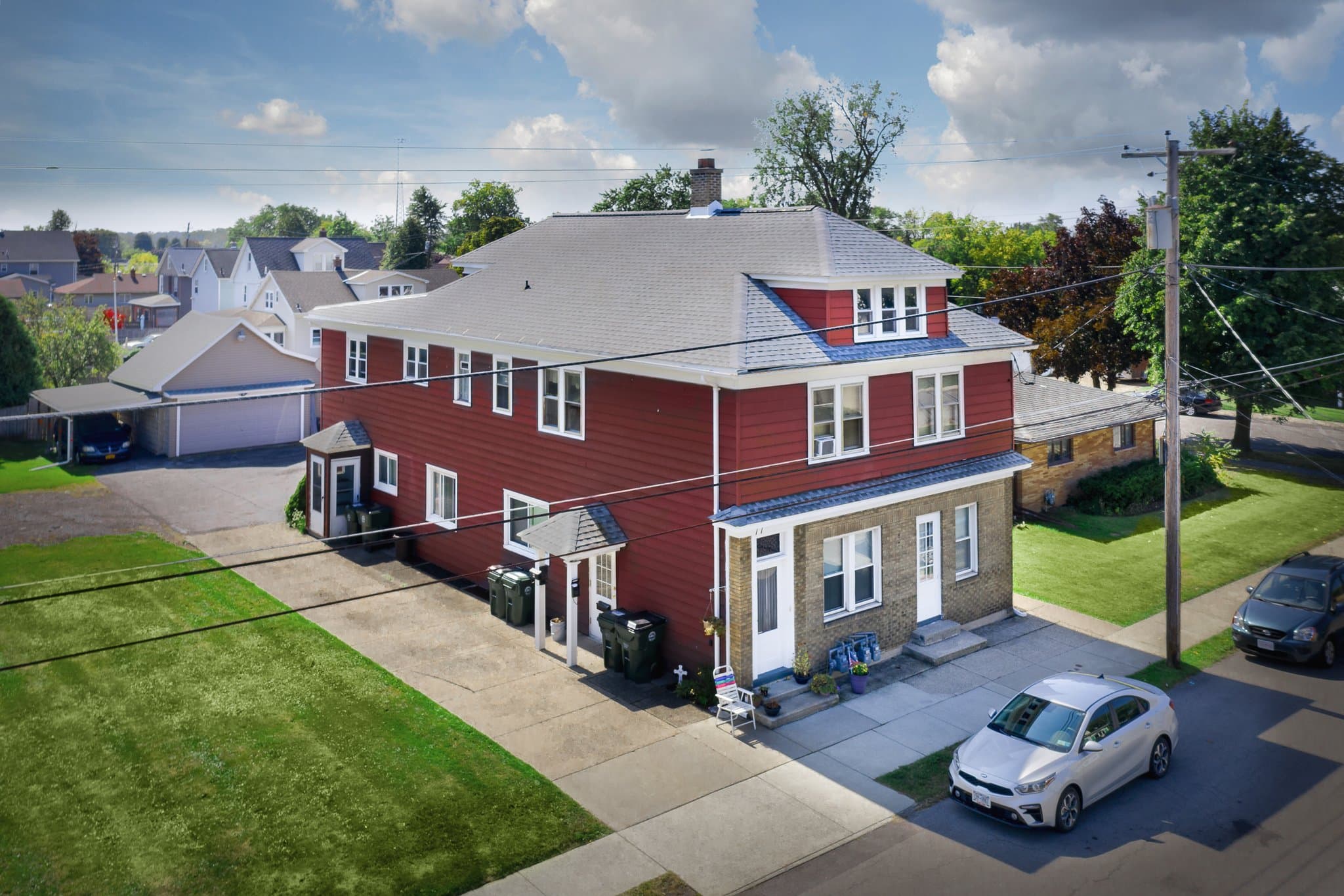 Lancaster House: 77 Laverack Ave