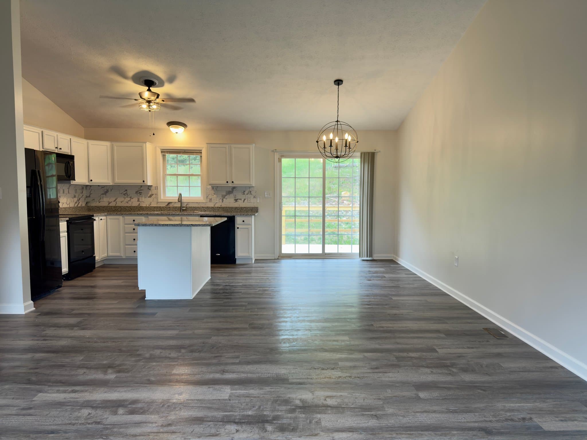 Winchester House: 104 Willow Trl