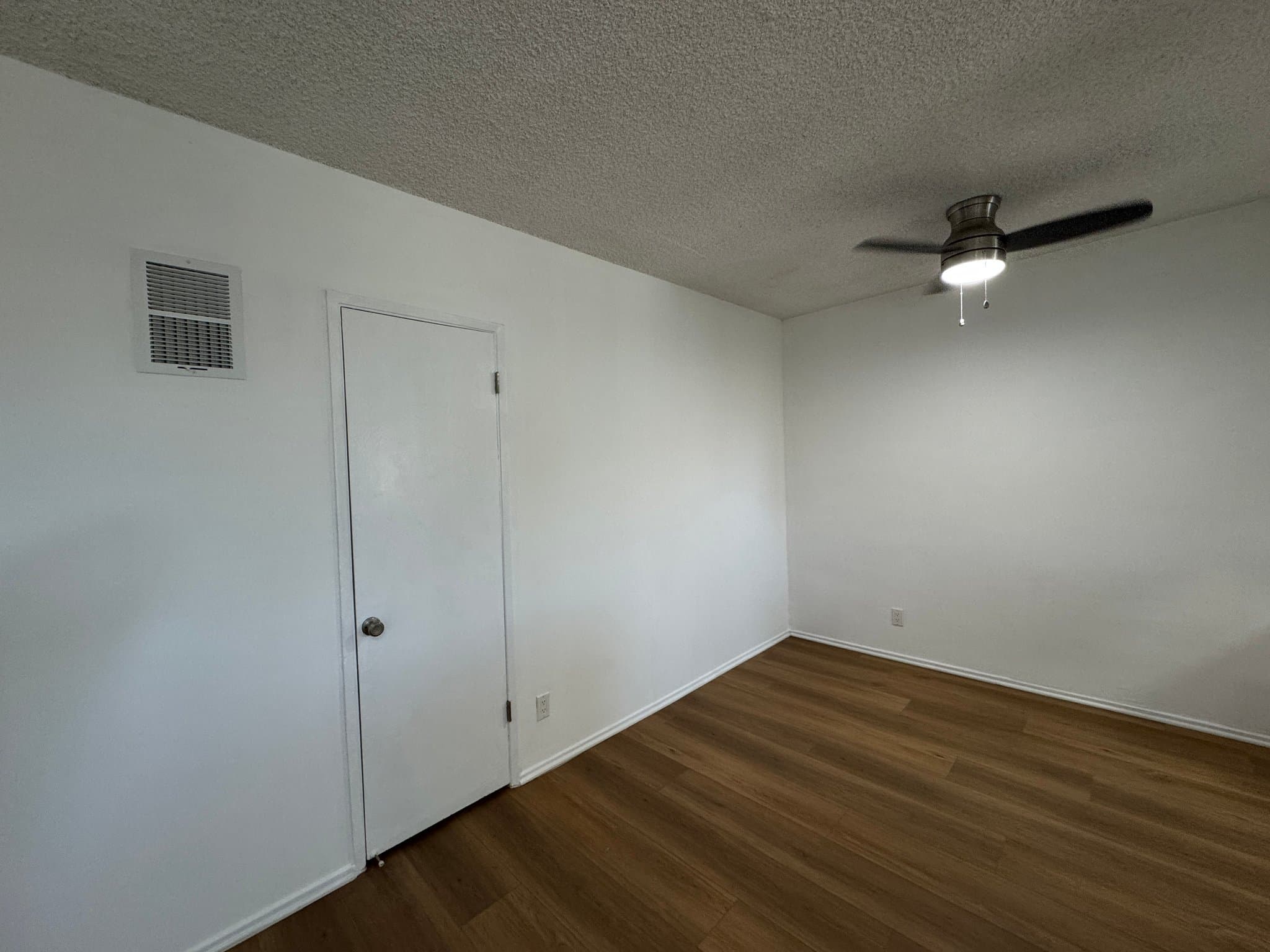 Reseda Apartment: 6632 Darby Ave.