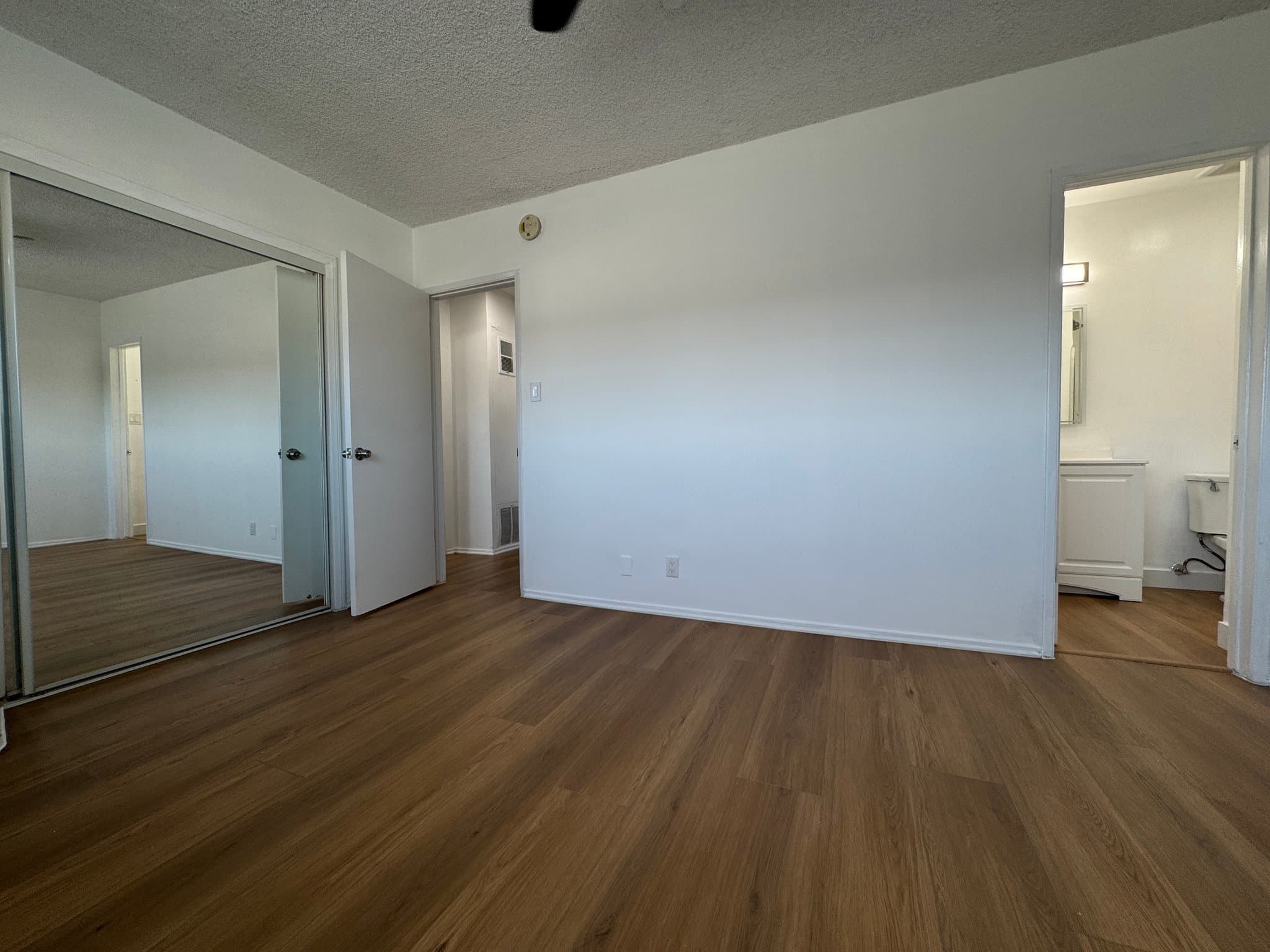 Reseda Apartment: 6632 Darby Ave.
