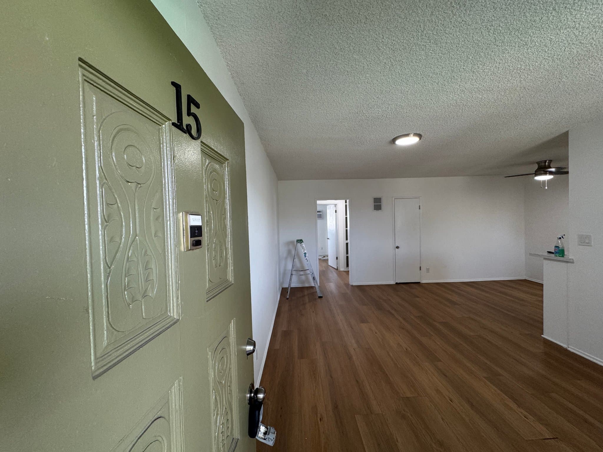 Reseda Apartment: 6632 Darby Ave.
