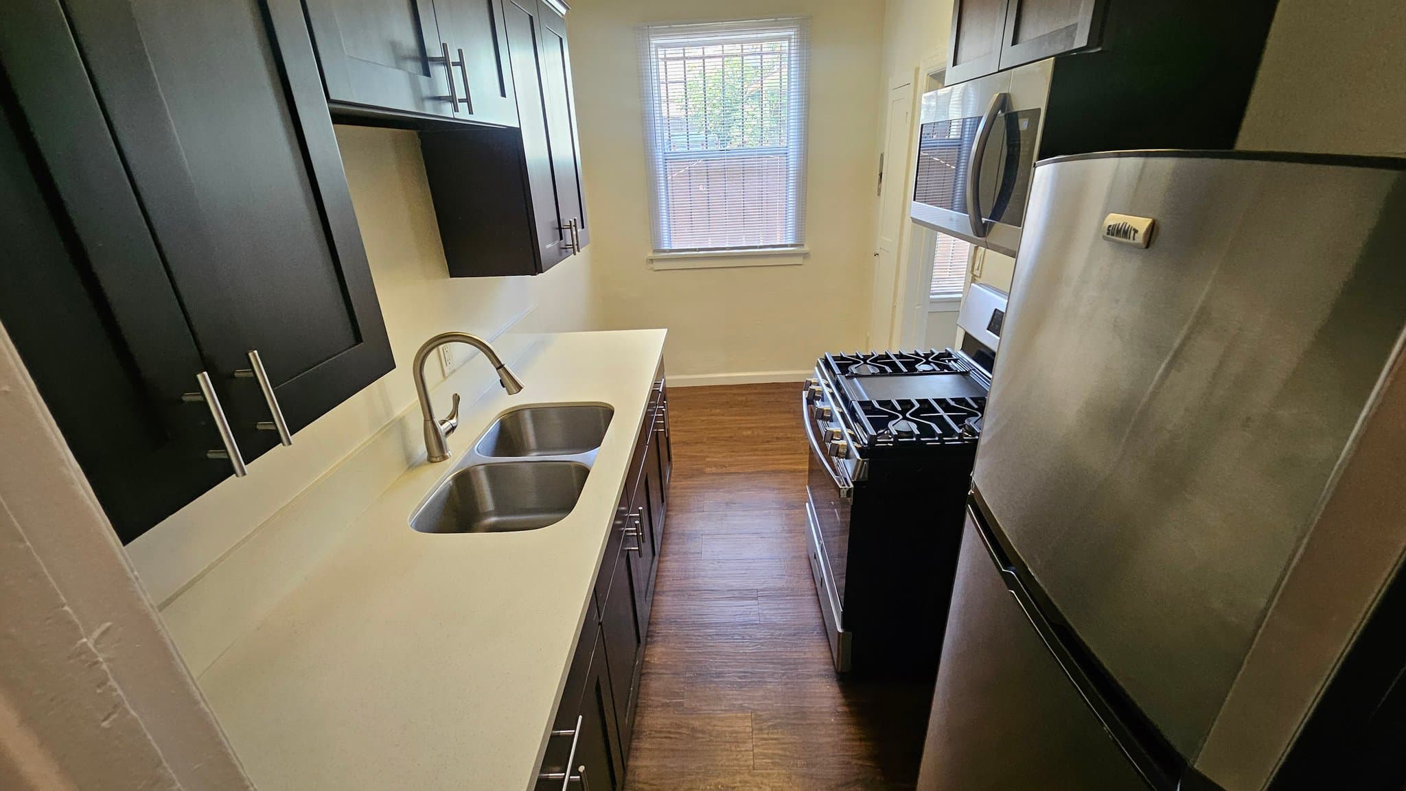 Los Angeles Apartment: 1216 W Court St