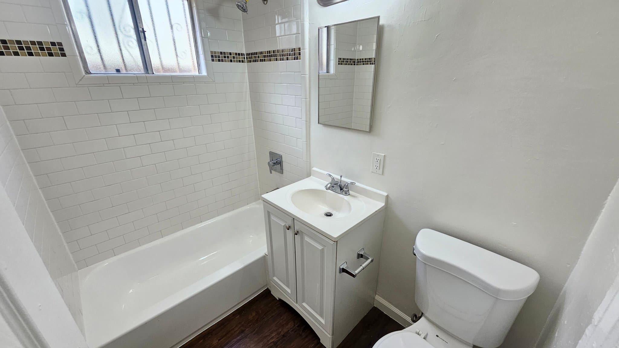 Los Angeles Apartment: 1216 W Court St