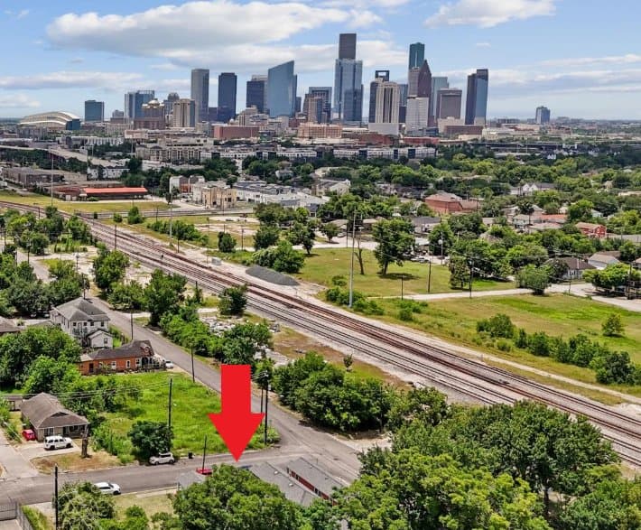 Houston House: 2107 LEE ST