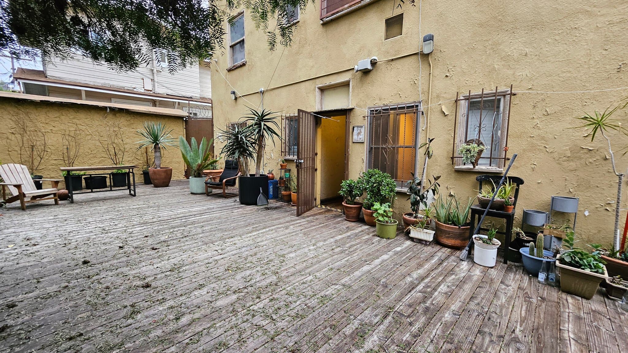 Los Angeles Apartment: 1216 W Court St