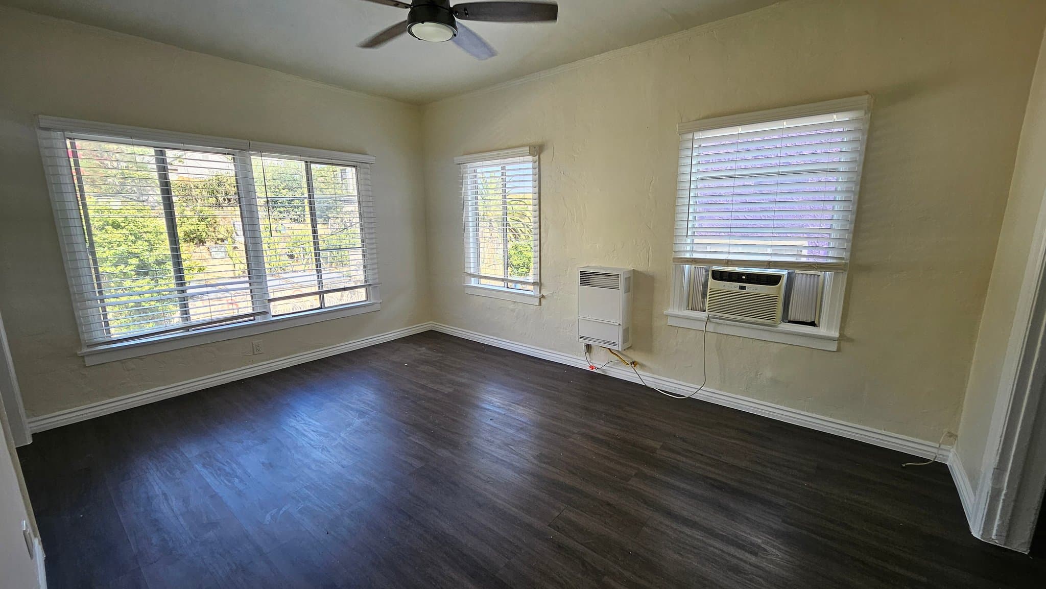 Los Angeles Apartment: 1216 W Court St