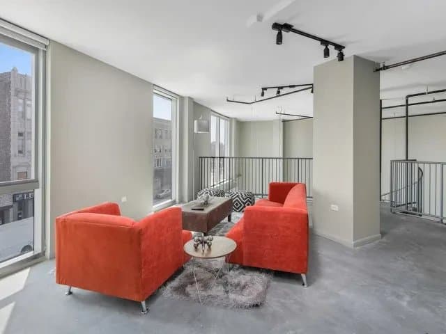 Chicago Apartment: 1241 North Milwaukee Avenue #505 Chicago, IL 60622