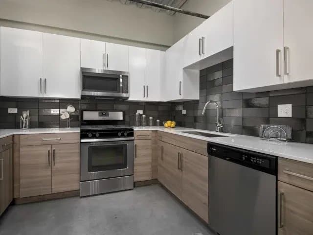 Chicago Apartment: 1241 North Milwaukee Avenue #505 Chicago, IL 60622