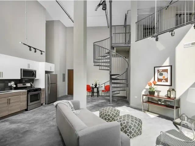 Chicago Apartment: 1241 North Milwaukee Avenue #605 Chicago, IL 60622