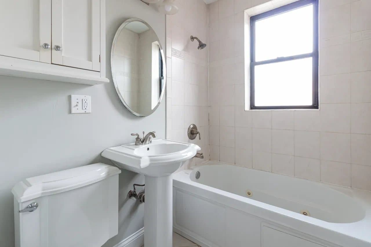 Chicago Apartment: 740 West Addison Street #N2 Chicago, IL 60613