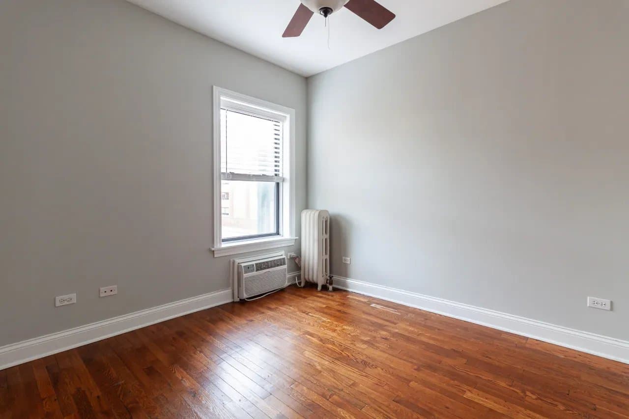 Chicago Apartment: 740 West Addison Street #N2 Chicago, IL 60613